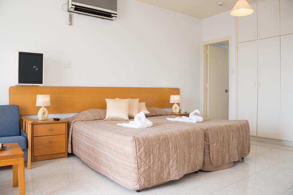 Sunny Hill Hotel Apartments Paphos Room photo